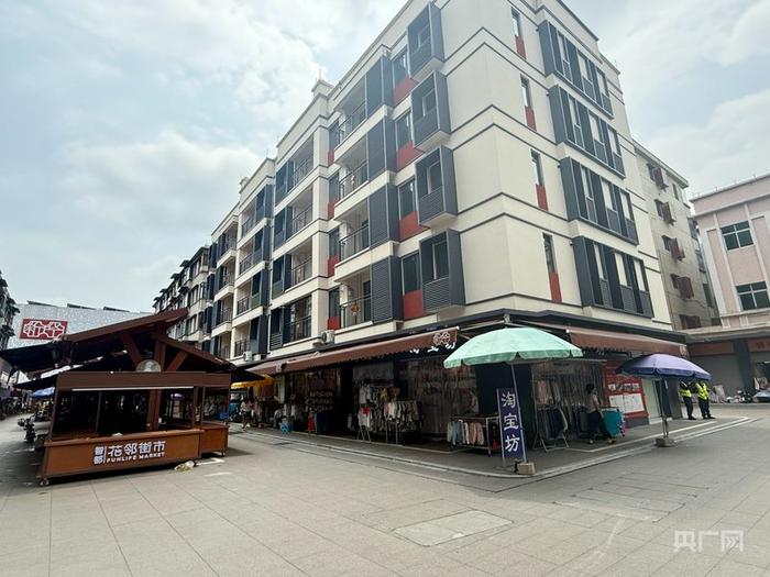 集群街2号危旧房“原拆原建”（央广网记者 罗世伟 摄）