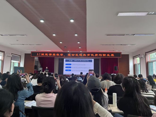 校尉营小学科学教师探索思维赋能成长密码