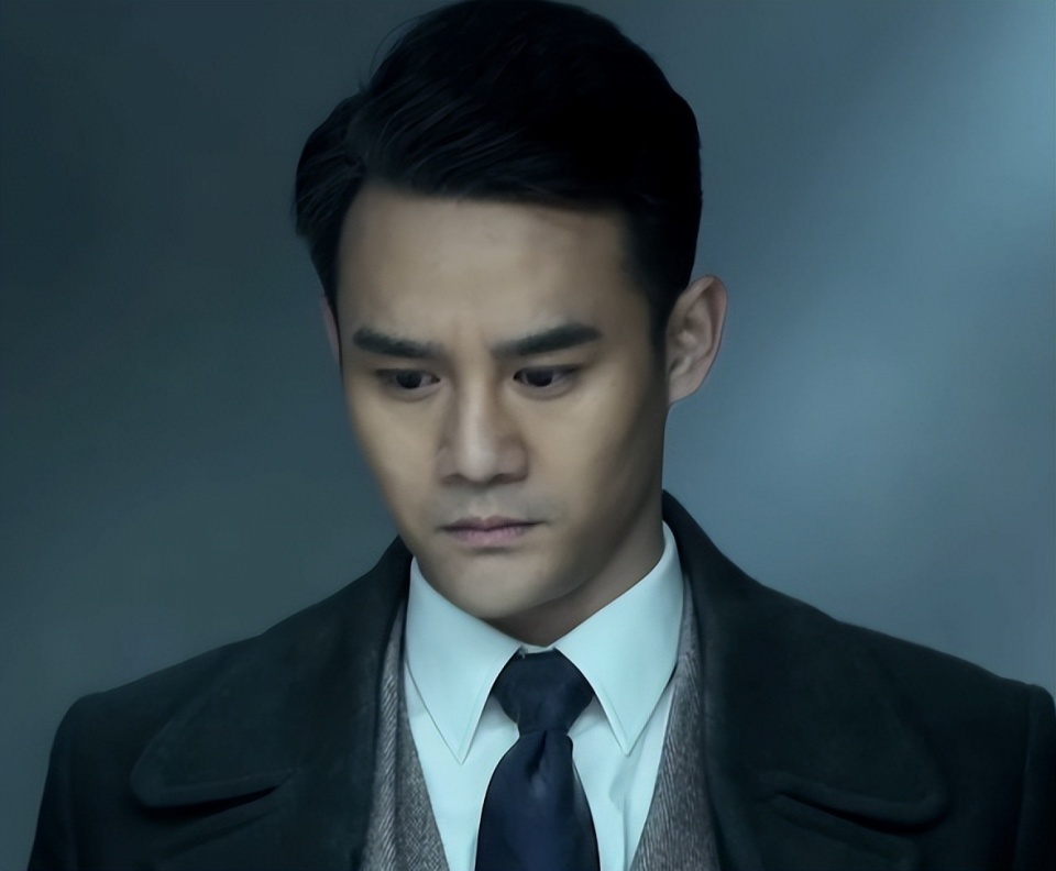 谍战剧《深潜》央视开播，看完4集，我想说：成毅这回又赌对了