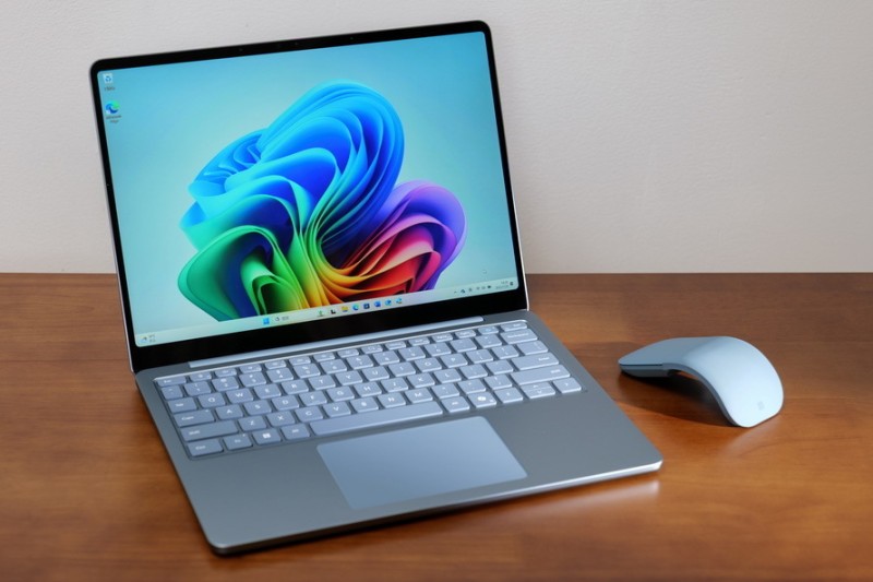微软Surface Laptop，13英寸评测：Windows 11 AI+ PC从这款笔记本电脑开启_腾讯新闻