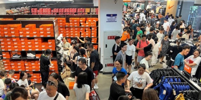 买对的不买贵的，中产为啥扎堆奢侈品特卖？_腾讯新闻